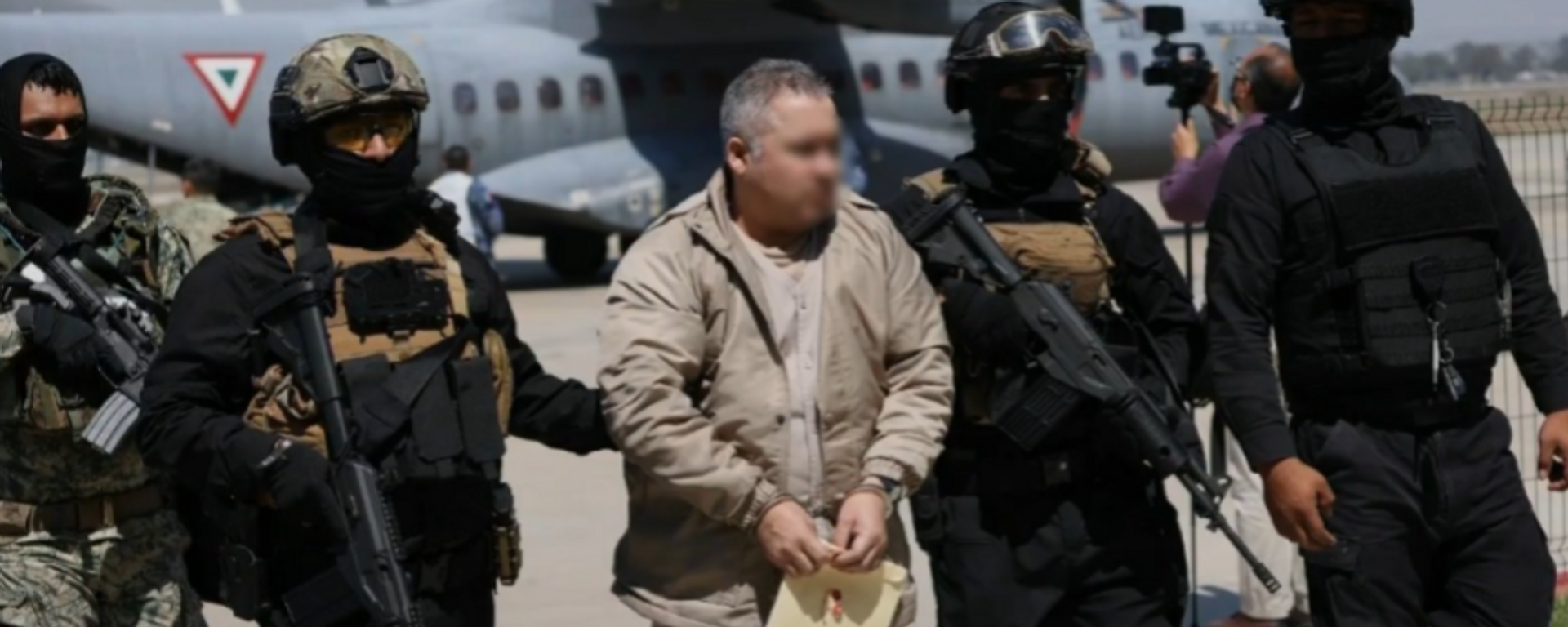 México extraditó a 29 narcotraficantes, quienes purgarán sentencias en EEUU. - Sputnik Mundo, 1920, 01.03.2025