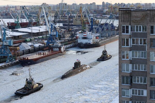 Submarino diesel-eléctrico Yakutsk en el puerto de San Petersburgo, Rusia. - Sputnik Mundo