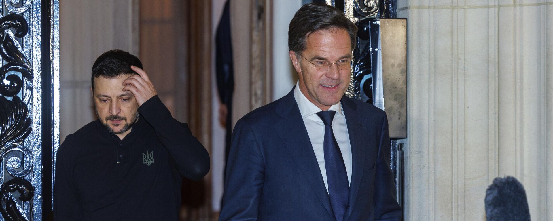 Volodímir Zelenski junto con Mark Rutte, secretario general de la OTAN - Sputnik Mundo, 1920, 02.03.2025