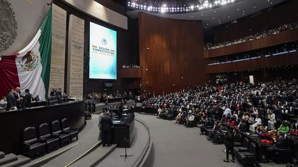 La reforma contra el nepotismo electoral y a favor de la no reelección avanza en el Congreso de México. - Sputnik Mundo