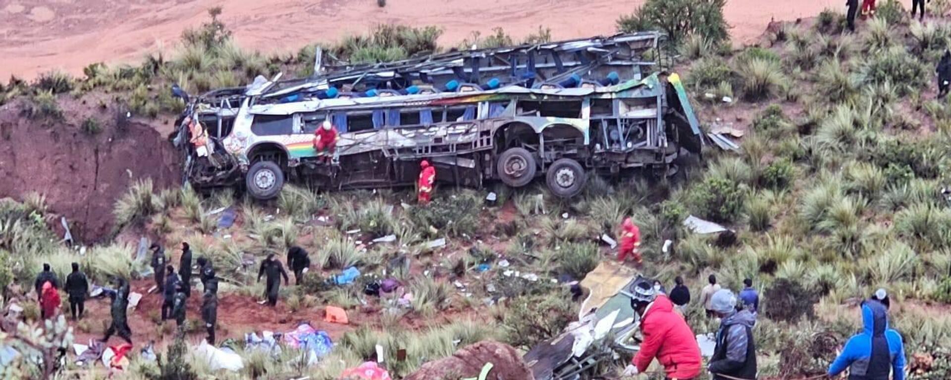 Al menos 31 muertos en Bolivia tras caer un ómnibus 800 metros por un barranco en Potosí - Sputnik Mundo, 1920, 04.03.2025