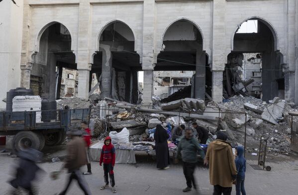 La mezquita destrozada de Nuseirat Kebir en Deir al Balah, Gaza. La mezquita destrozada de Nuseirat Kebir en Deir al Balah, Gaza. - Sputnik Mundo