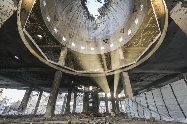 Interior de la mezquita del Imam Shafi'i, en la ciudad de Gaza. Interior de la mezquita del Imam Shafi'i, en la ciudad de Gaza. - Sputnik Mundo