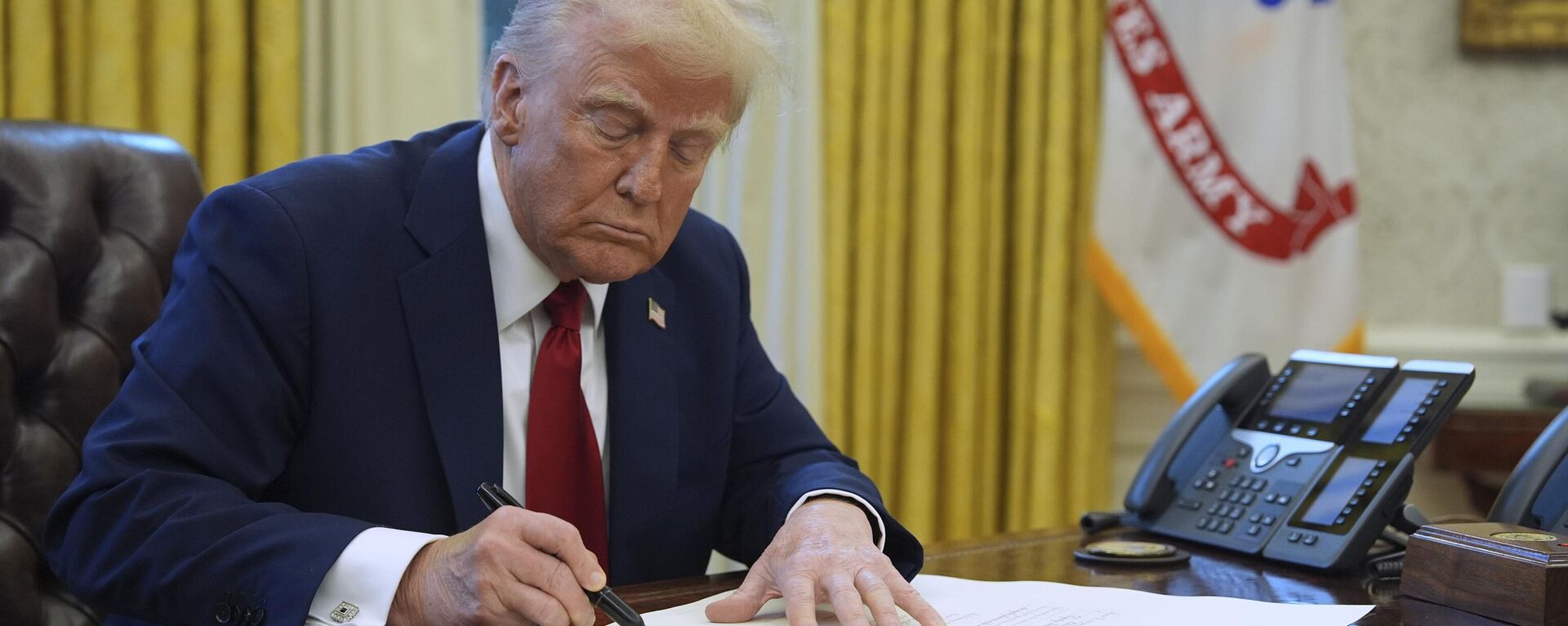 El presidente de EEUU, Donald Trump, en la Oficina Oval de la Casa Blanca, en enero de 2025 - Sputnik Mundo, 1920, 06.03.2025