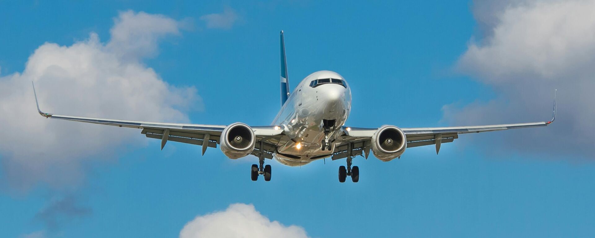 Avión (imagen referencial)  - Sputnik Mundo, 1920, 19.05.2025