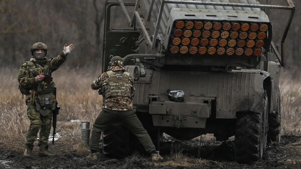 Soldados rusos en la zona de la operación militar especial - Sputnik Mundo