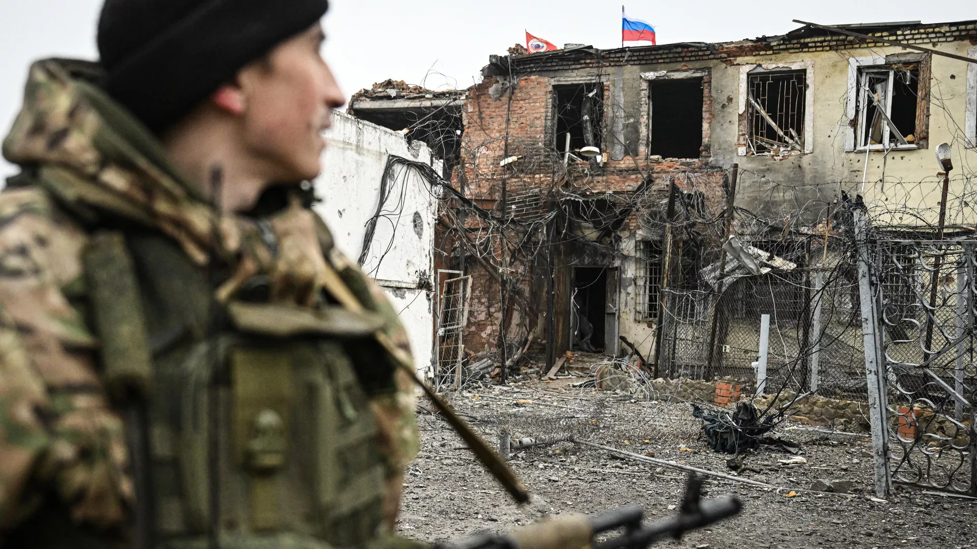 Soldado ruso en la región rusa de Kursk 