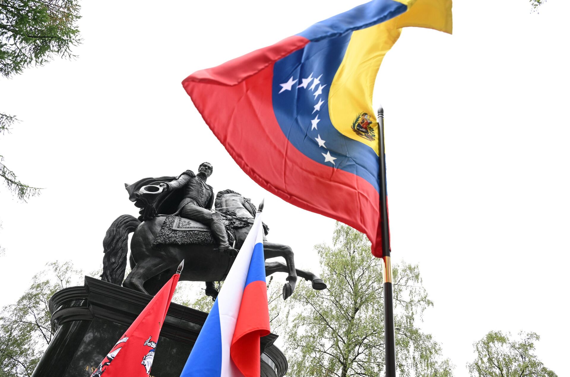 Monumento al líder político latinoamericano Simón Bolívar en Moscú - Sputnik Mundo, 1920, 14.03.2025