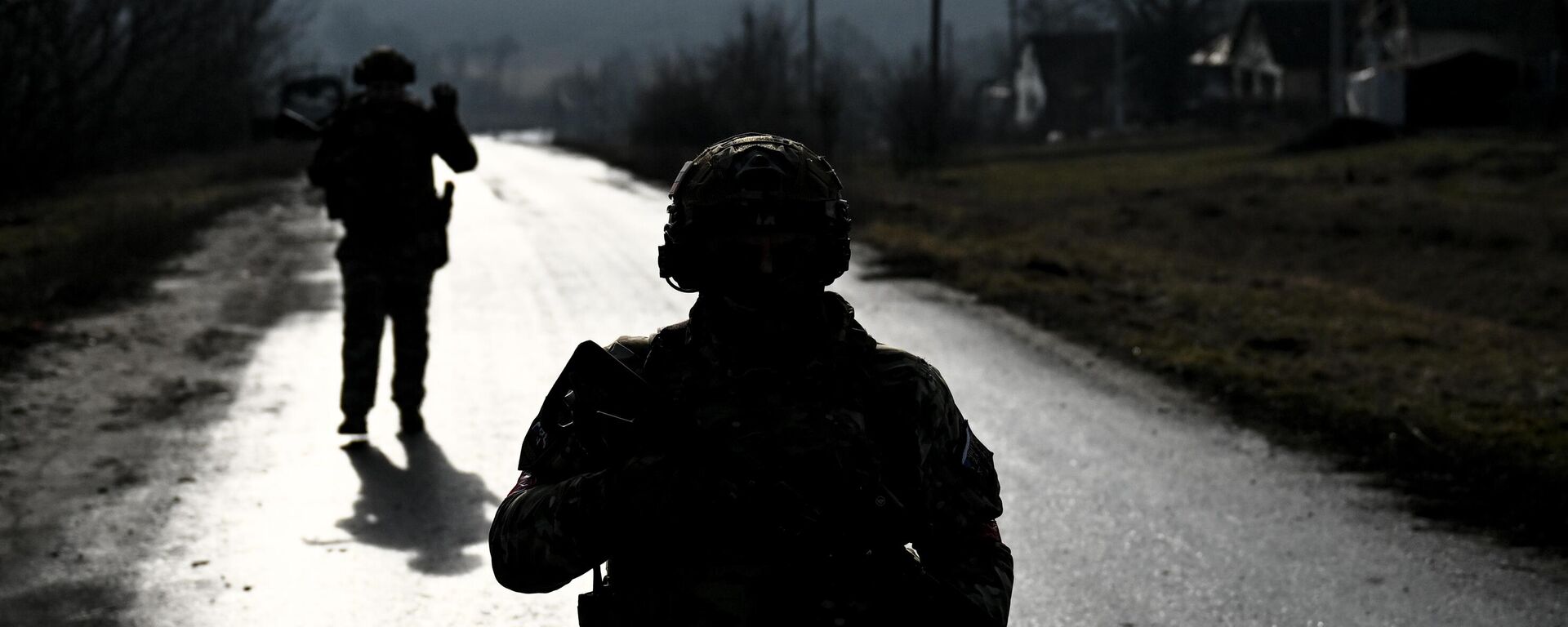 Soldados rusos en una de las localidades liberadas de la región de Kursk - Sputnik Mundo, 1920, 14.03.2025