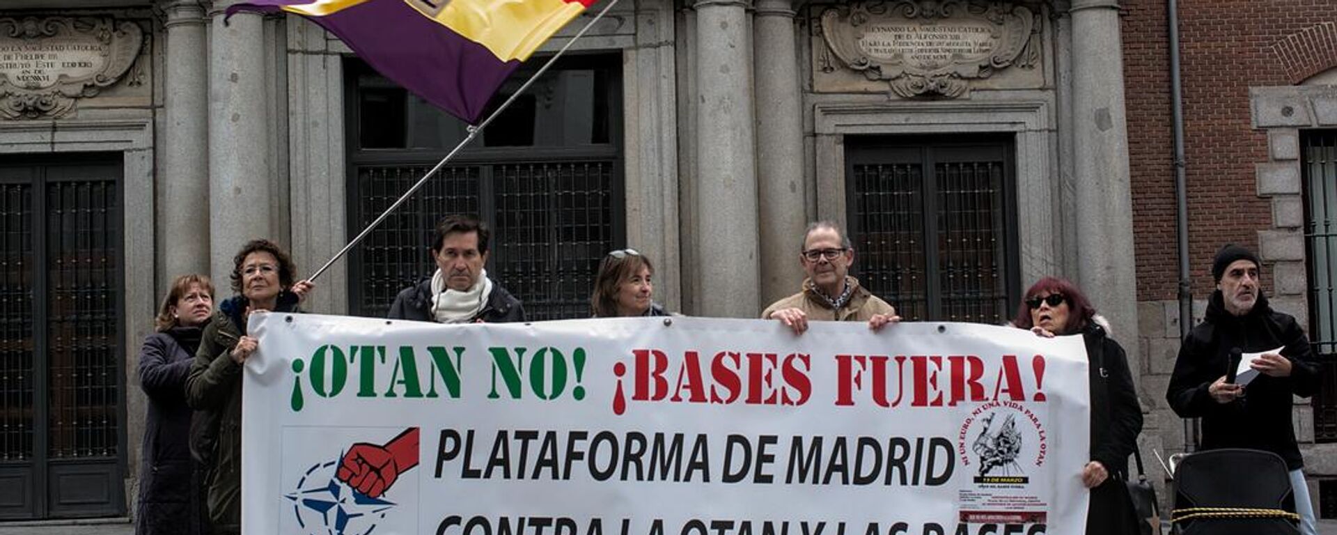 Protesta contra la OTAN y el gasto militar frente al Ministerio de Asuntos Exteriores de España - Sputnik Mundo, 1920, 16.03.2025