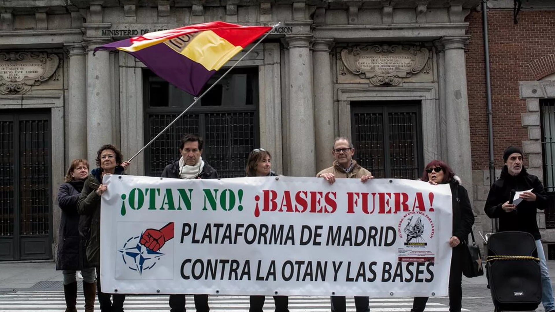 Protesta contra la OTAN y el gasto militar frente al Ministerio de Asuntos Exteriores de España - Sputnik Mundo, 1920, 16.03.2025