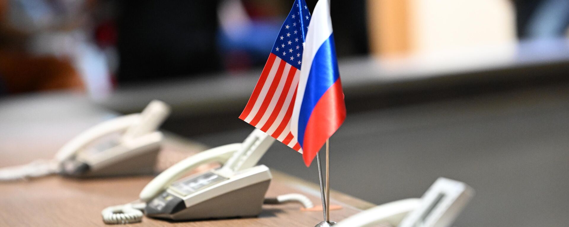 Las banderas de EEUU y Rusia - Sputnik Mundo, 1920, 25.03.2025