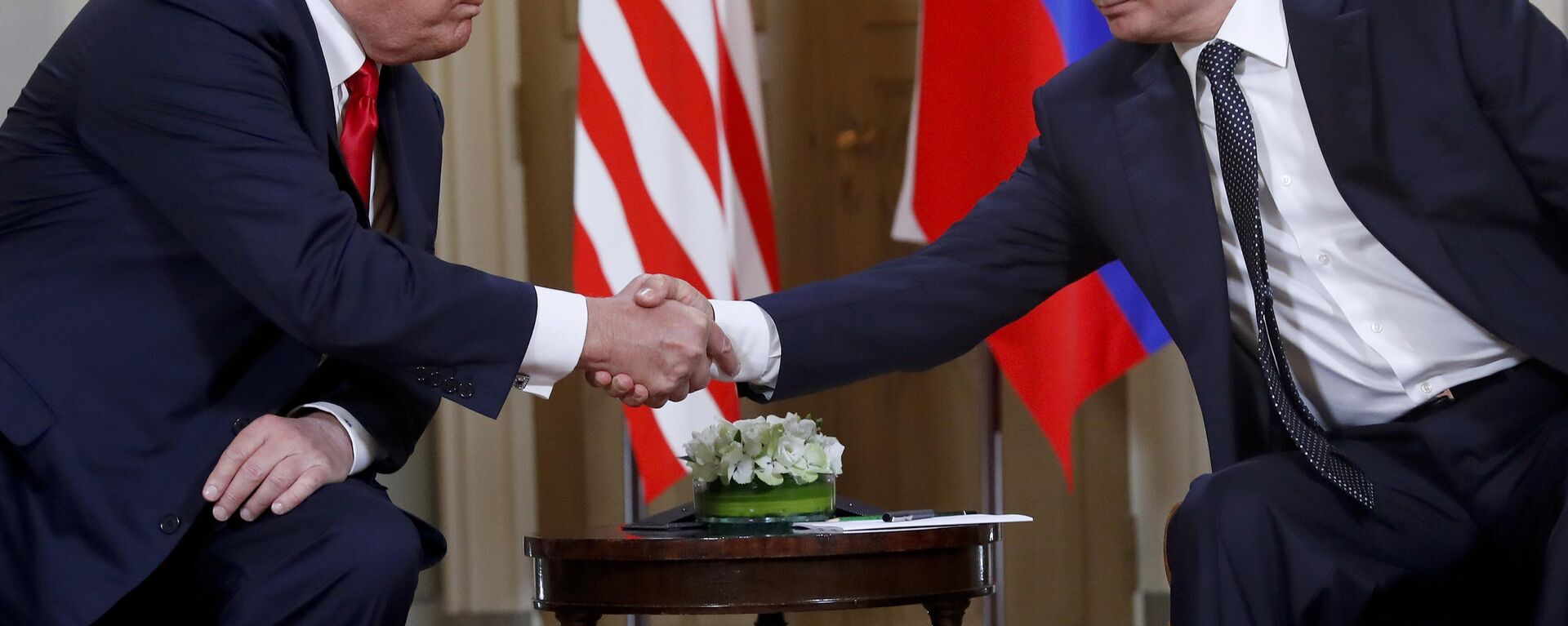 Donald Trump y Vladímir Putin, presidentes de EEUU y Rusia, respectivamente - Sputnik Mundo, 1920, 22.06.2025