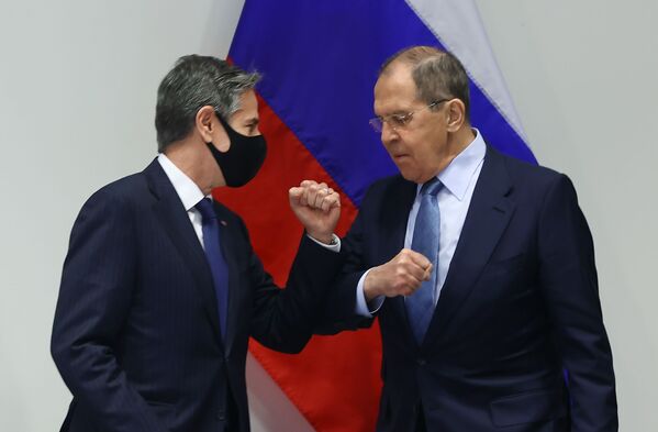 El secretario de Estado estadounidense, Antony Blinken, y el canciller ruso se reúnen al margen del Consejo Ártico en Reikiavik. El secretario de Estado estadounidense, Antony Blinken, y el canciller ruso se reúnen al margen del Consejo Ártico en Reikiavik. - Sputnik Mundo