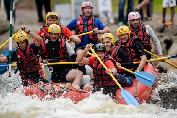 Serguéi Lavrov, haciendo rafting en una balsa. Serguéi Lavrov, haciendo rafting en una balsa. - Sputnik Mundo