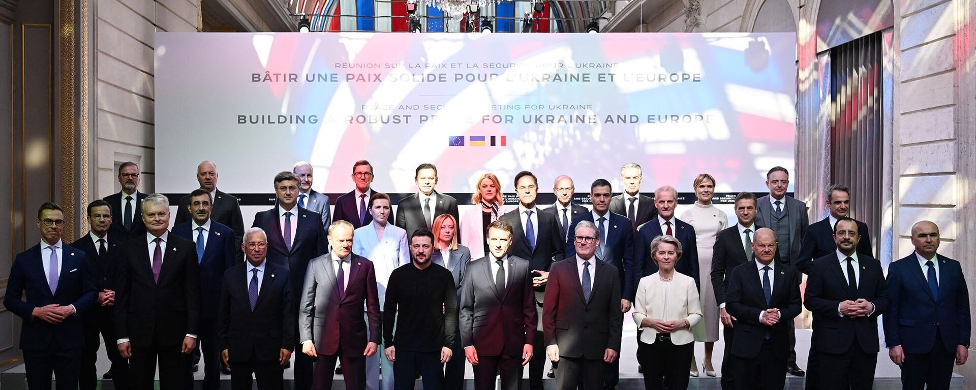 Asistentes a la reunión de alto nivel en París auspiciada por Emmanuel Macron - Sputnik Mundo, 1920, 29.03.2025