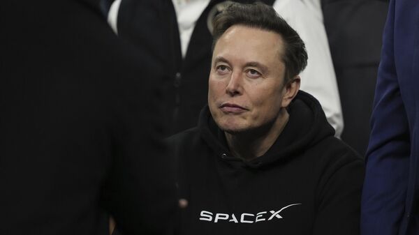 Elon Musk asiste la final del campeonato de lucha libre de la NCAA, el 22 de marzo de 2025, en Filadelfia. - Sputnik Mundo