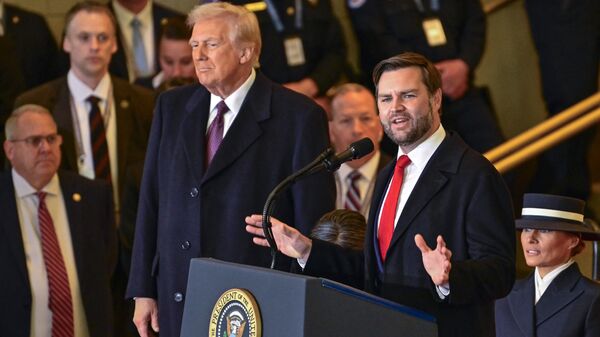 El presidente de EEUU, Donald Trump, y el vicepresidente, J. D. Vance, el día de la toma de posesión, el 20 de enero de 2025, en el Capitolio de Estados Unidos en Washington El presidente de EEUU, Donald Trump, y el vicepresidente, J. D. Vance, el día de la toma de posesión, el 20 de enero de 2025, en el Capitolio de Estados Unidos en Washington - Sputnik Mundo