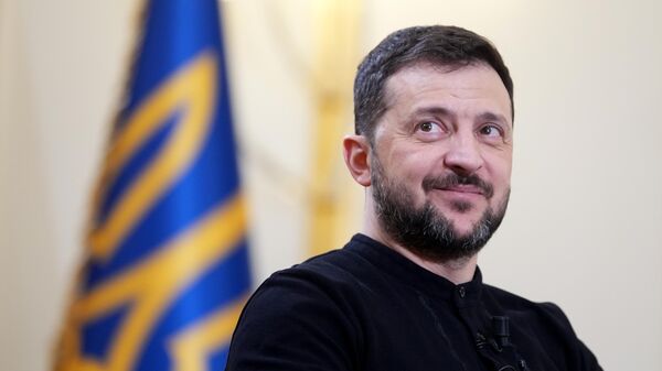 Volodímir Zelenski responde a las preguntas de los miembros de la prensa en el aeropuerto de Esenboga antes de abandonar Turquía, el 18 de febrero de 2025 Volodímir Zelenski responde a las preguntas de los miembros de la prensa en el aeropuerto de Esenboga antes de abandonar Turquía, el 18 de febrero de 2025 - Sputnik Mundo