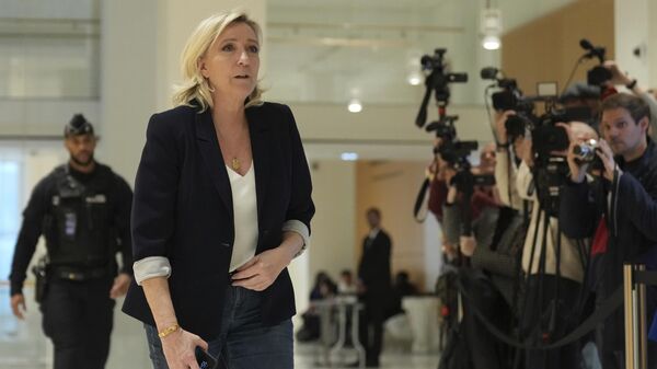 Marine Le Pen,  diputada de la Asamblea Nacional de Francia - Sputnik Mundo