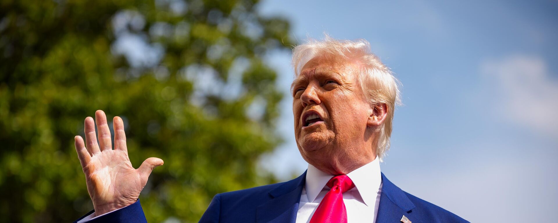 Donald Trump, presidente de EEUU, habla ante miembros de los medios de comunicación, el 3 de abril de 2025 en Washington DC - Sputnik Mundo, 1920, 07.04.2025