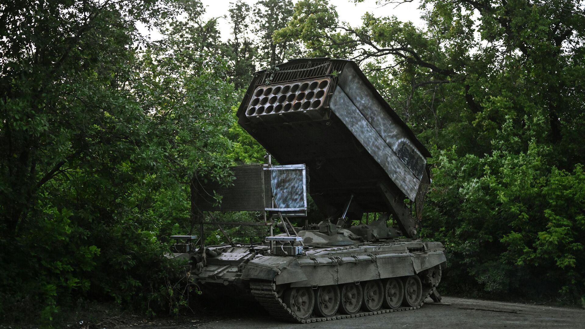 Sistema lanzallamas pesado TOS-1A Solntsepiok de producción rusa Sistema lanzallamas pesado TOS-1A Solntsepiok de producción rusa - Sputnik Mundo, 1920, 08.04.2025
