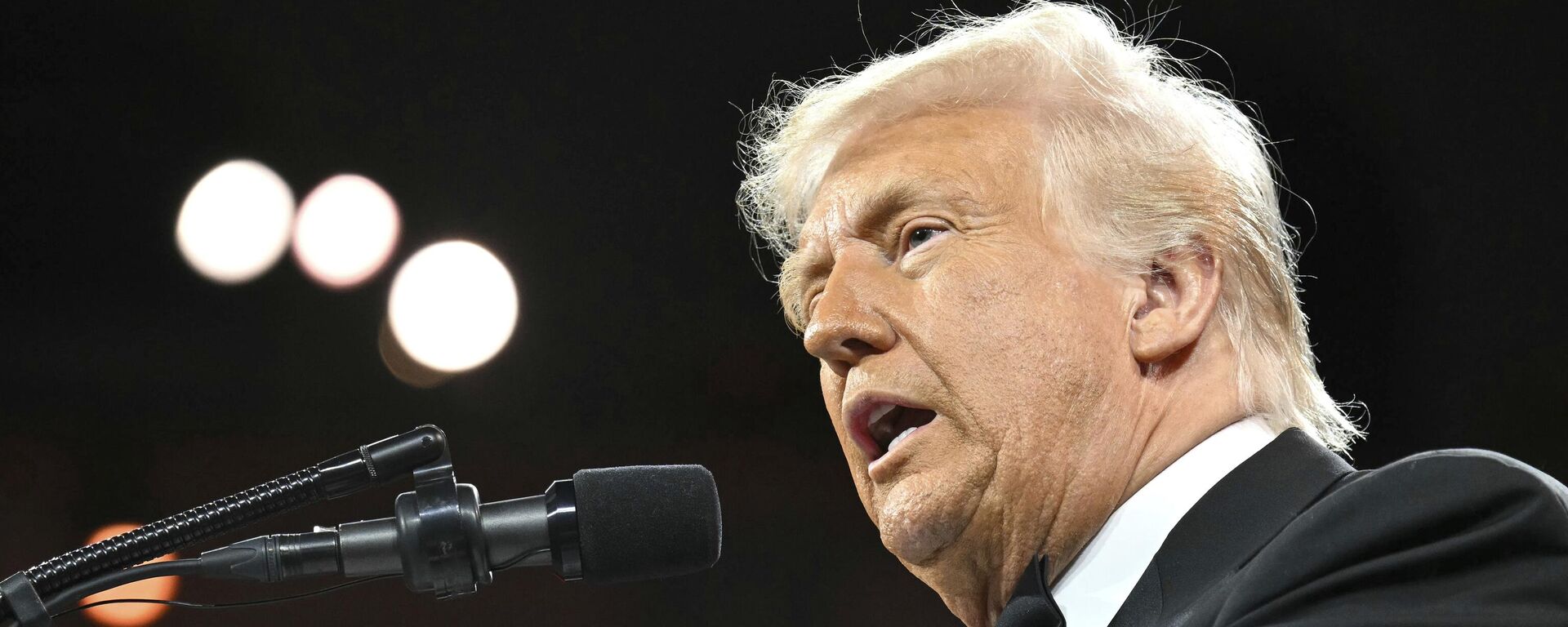 Donald Trump, presidente de EEUU, durante su discurso ante el Comité Nacional Republicano del Congreso, Washington, el 8 de abril de 2025 - Sputnik Mundo, 1920, 12.07.2025