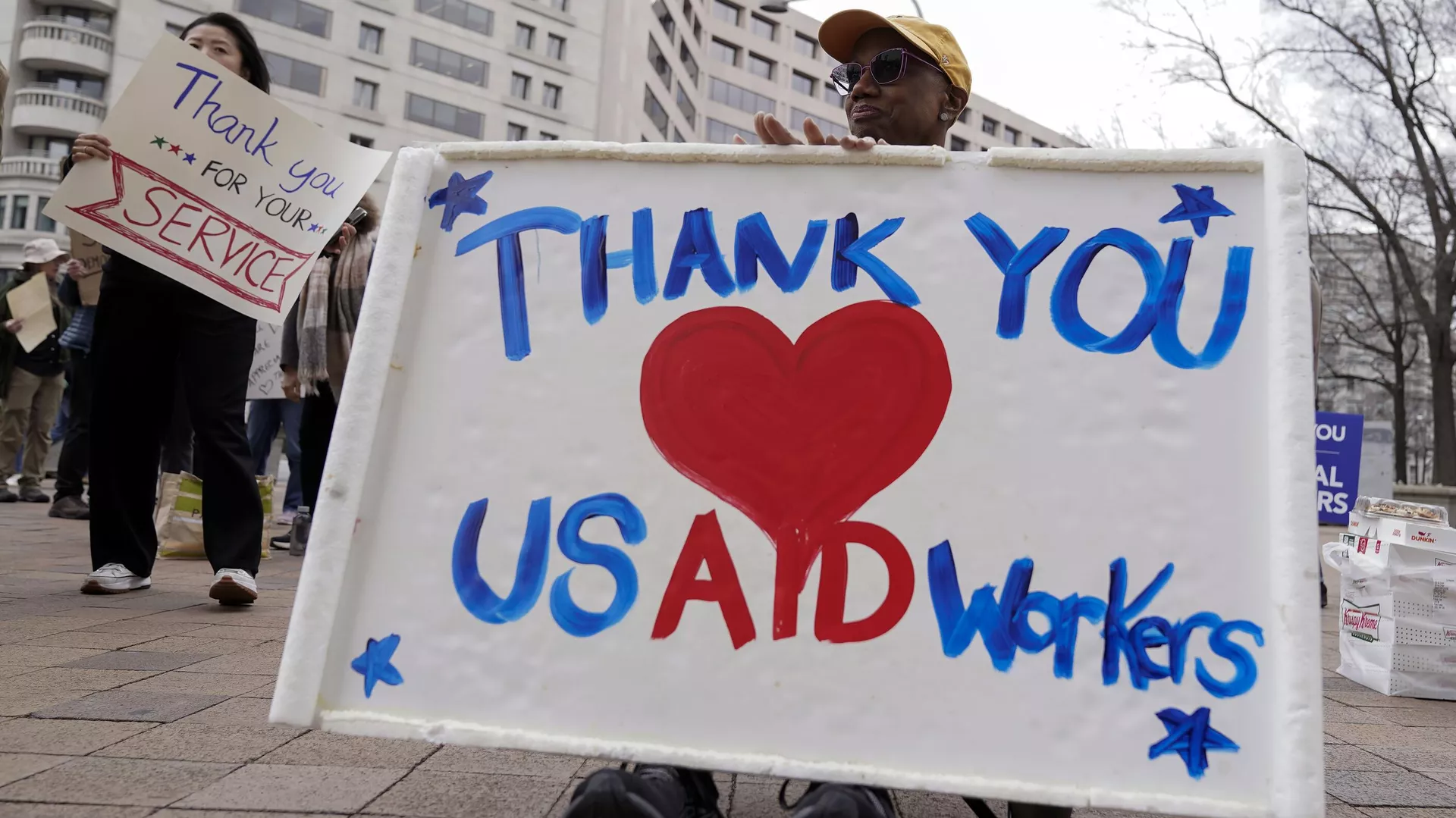 Simpatizantes aclaman a los trabajadores de la USAID Simpatizantes aclaman a los trabajadores de la USAID - Sputnik Mundo, 1920, 09.04.2025