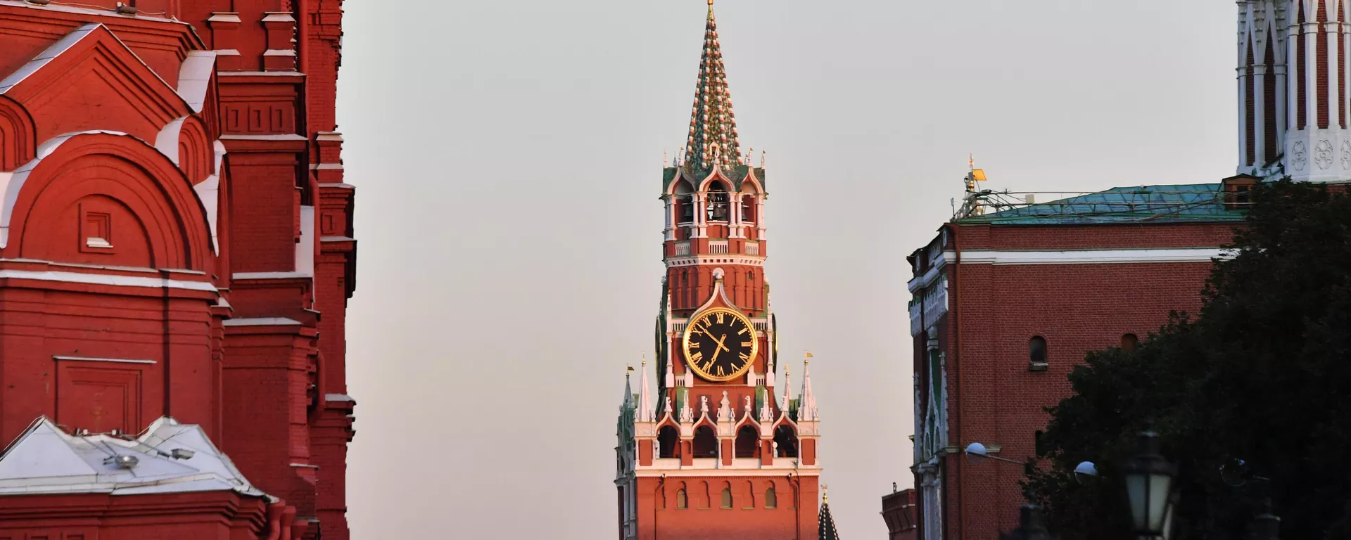 La Torre Spásskaya del Kremlin de Moscú - Sputnik Mundo, 1920, 06.05.2025