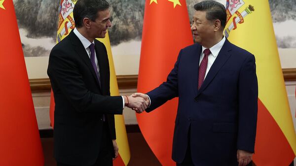 Pedro Sánchez y Xi Jinping, en Pekín - Sputnik Mundo