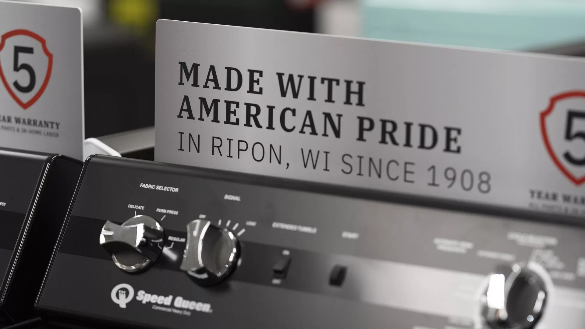Artefacto con el sello Made with American Pride