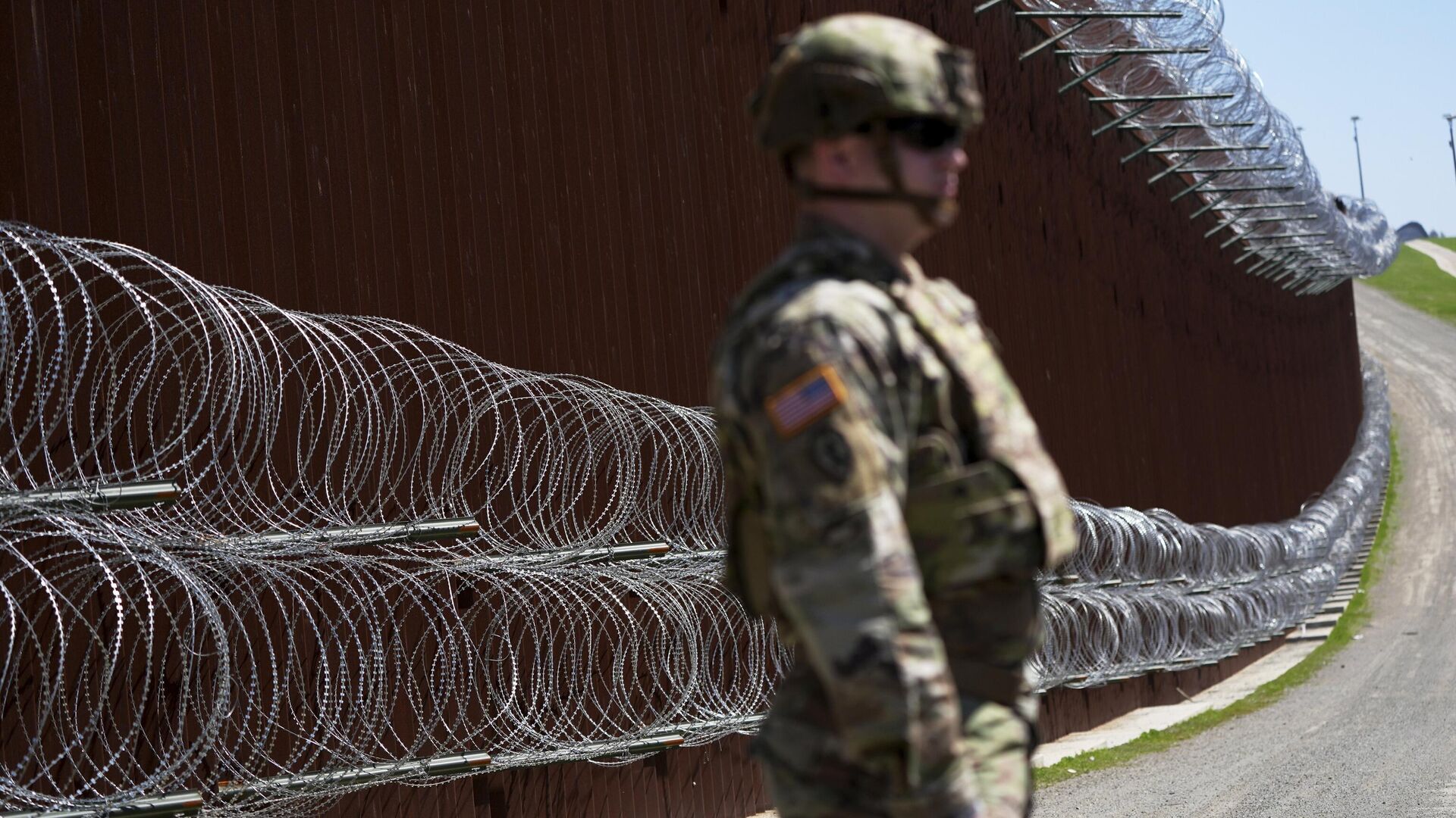 Las autoridades estadounidenses han aumentado las medidas en contra de los migrantes irregulares. Las autoridades estadounidenses han aumentado las medidas en contra de los migrantes irregulares. - Sputnik Mundo, 1920, 12.04.2025