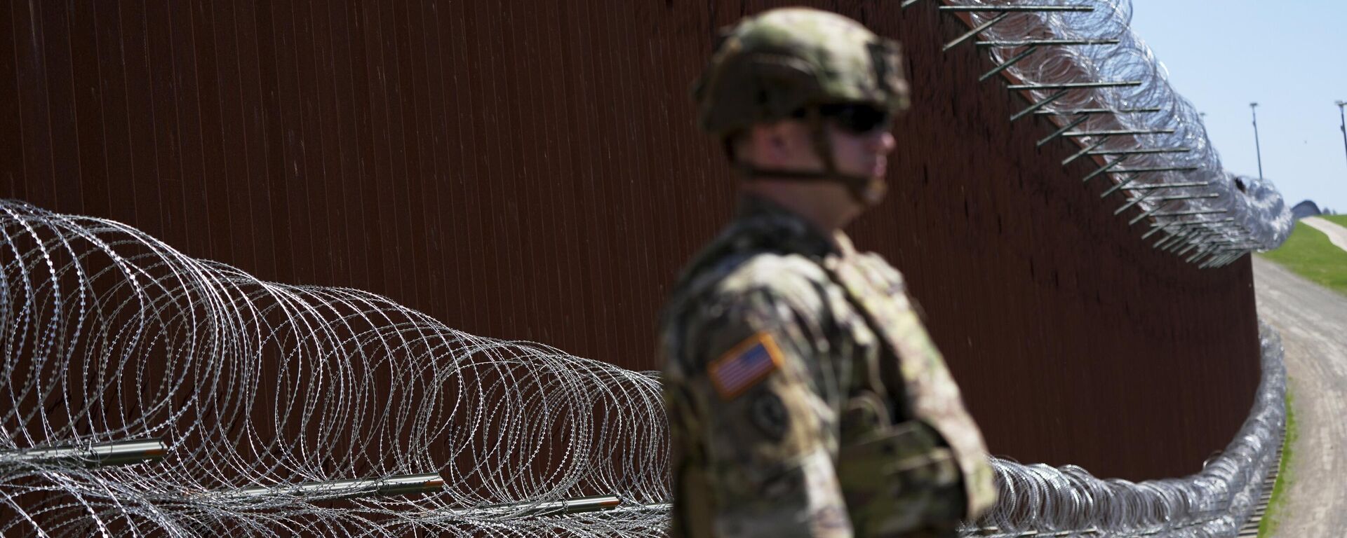 Las autoridades estadounidenses han aumentado las medidas en contra de los migrantes irregulares. - Sputnik Mundo, 1920, 12.04.2025