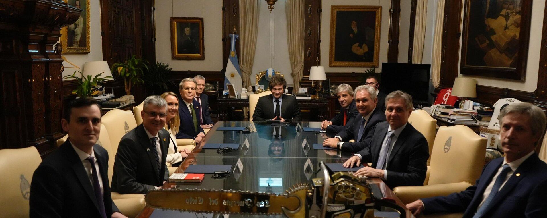 El presidente Javier Milei recibió a Scott Bessent, secretario del Tesoro de EEUU - Sputnik Mundo, 1920, 14.04.2025
