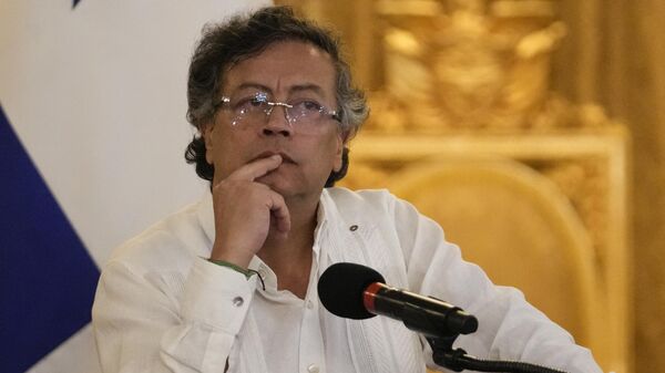 Gustavo Petro - Sputnik Mundo