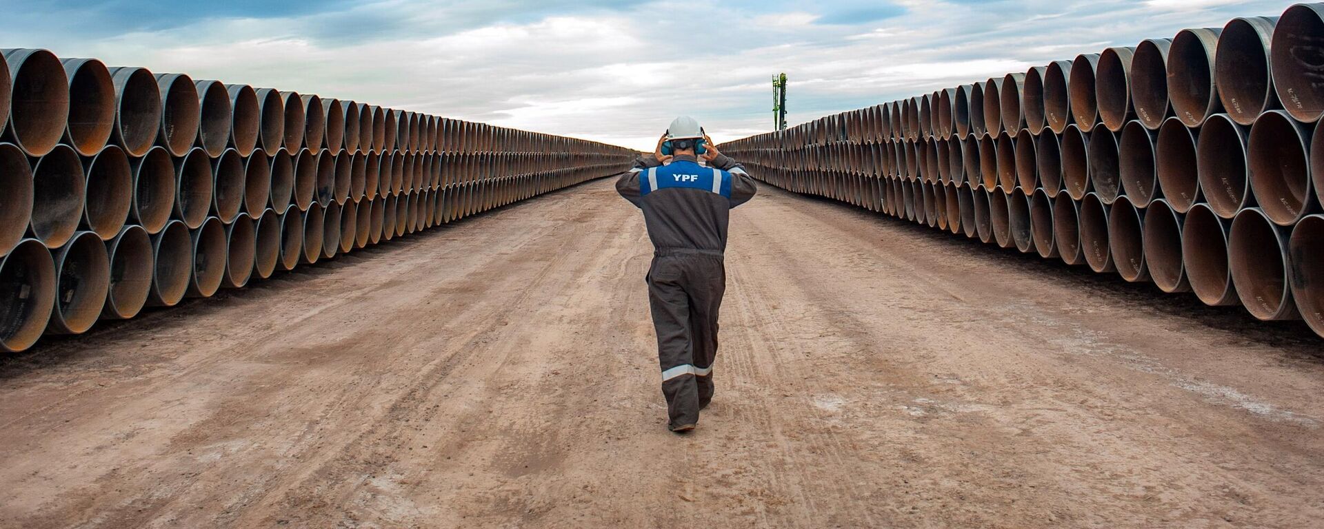 Instalaciones de la petrolera estatal YPF. - Sputnik Mundo, 1920, 15.04.2025