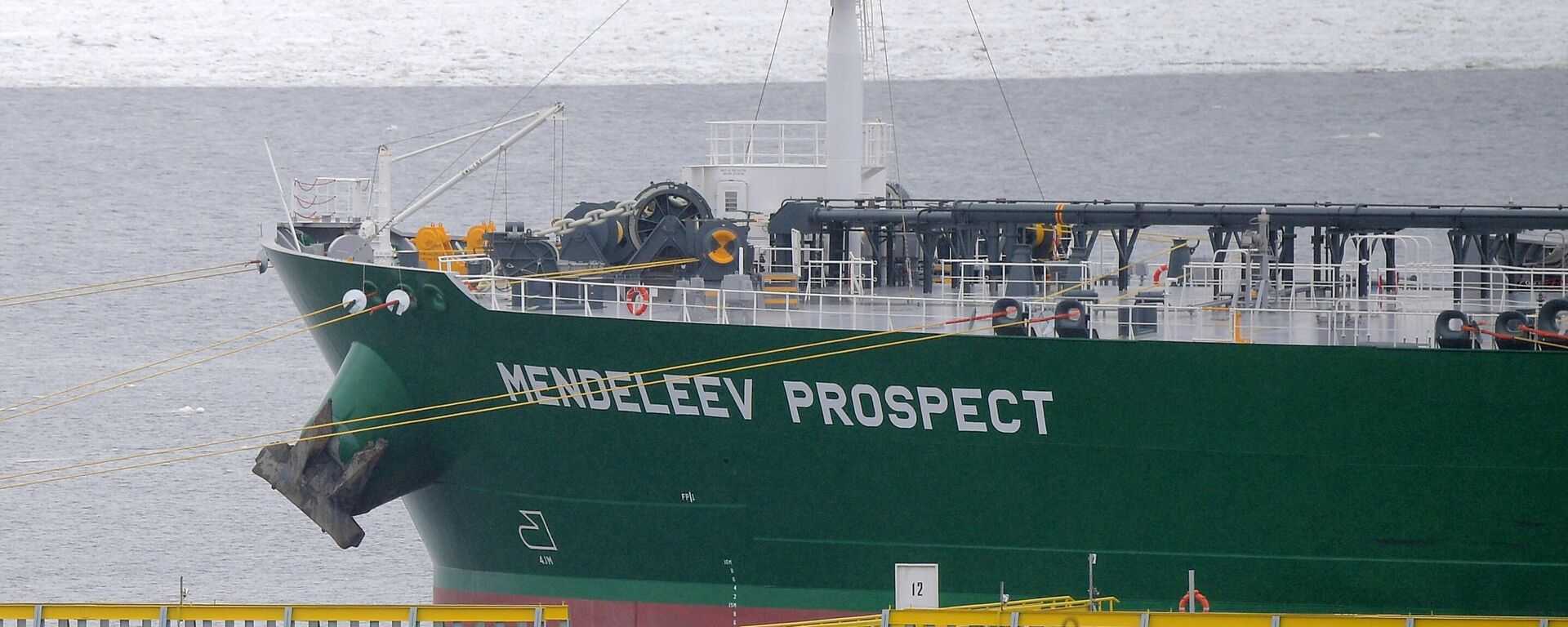 El petrolero ruso Prospect Mendeleeva, el tercero de una serie de seis petroleros de clase Afrаmax diseñados para funcionar con gas natural licuado (GNL), en el Golfo de Finlandia - Sputnik Mundo, 1920, 17.04.2025