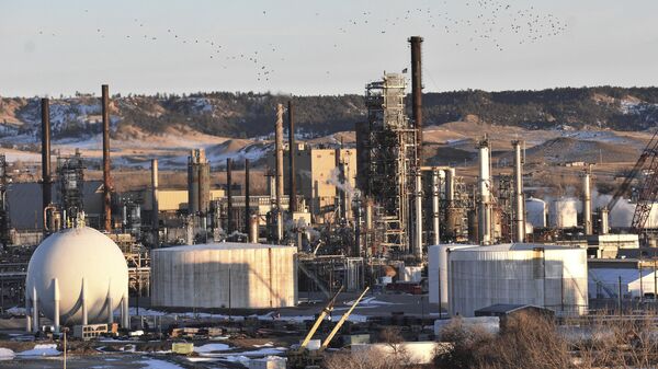 Procesamiento del petróleo canadiense en Yellowstone. - Sputnik Mundo