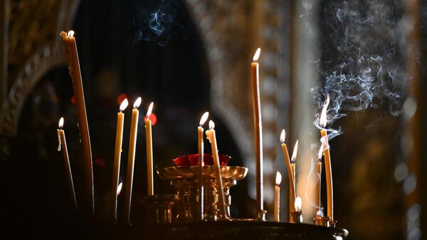 Velas en un catedral ortodoxo - Sputnik Mundo