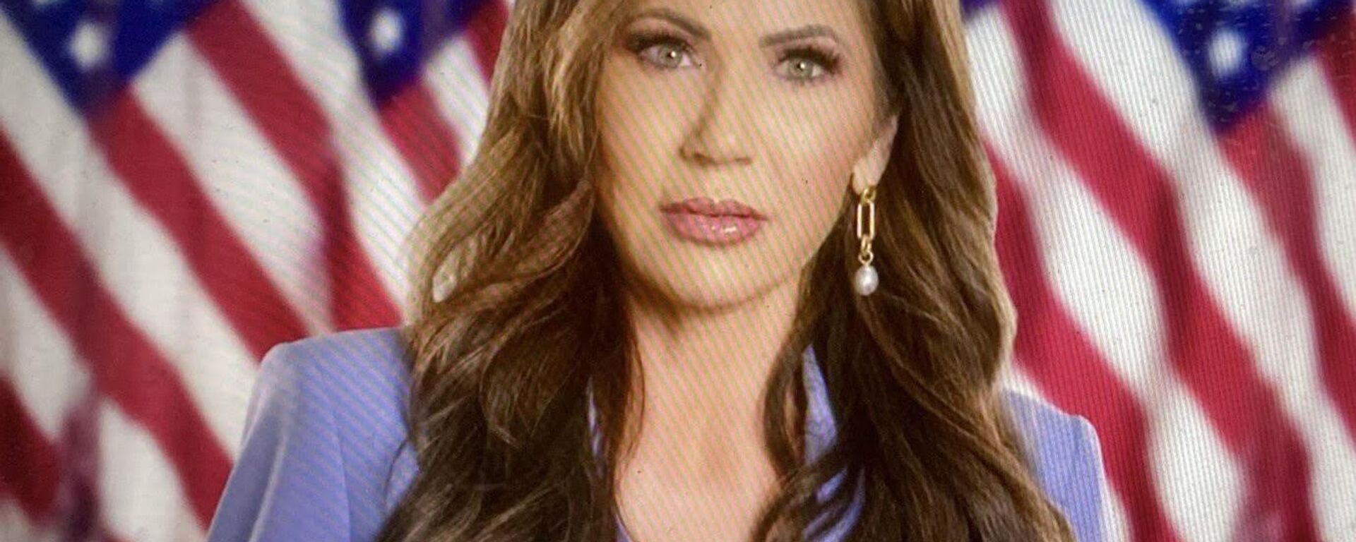 Kristi Noem, en la captura de una publicidad del gobierno de EEUU en YouTube. - Sputnik Mundo, 1920, 21.04.2025