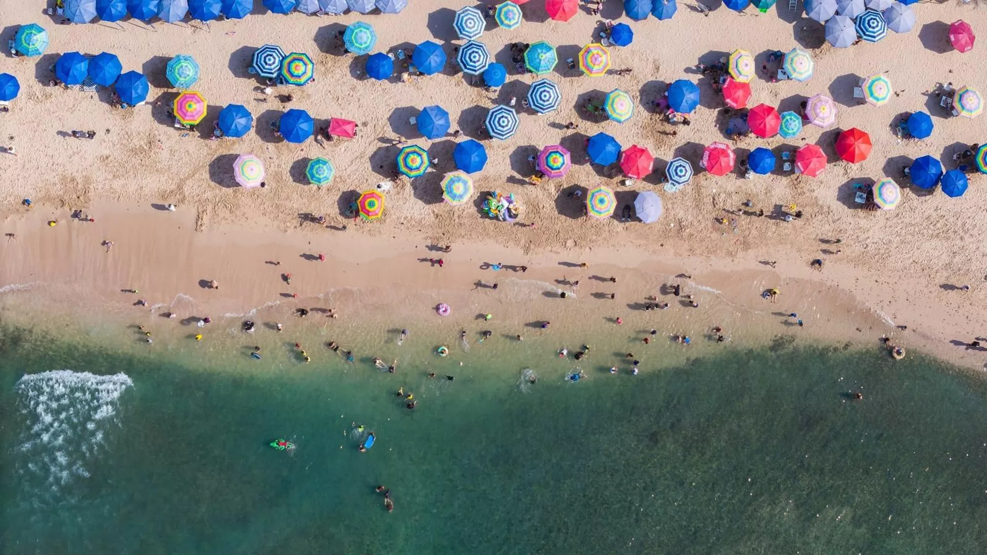 Una playa mexicana durante las vacaciones de Semana Santa  - Sputnik Mundo, 1920, 13.05.2025