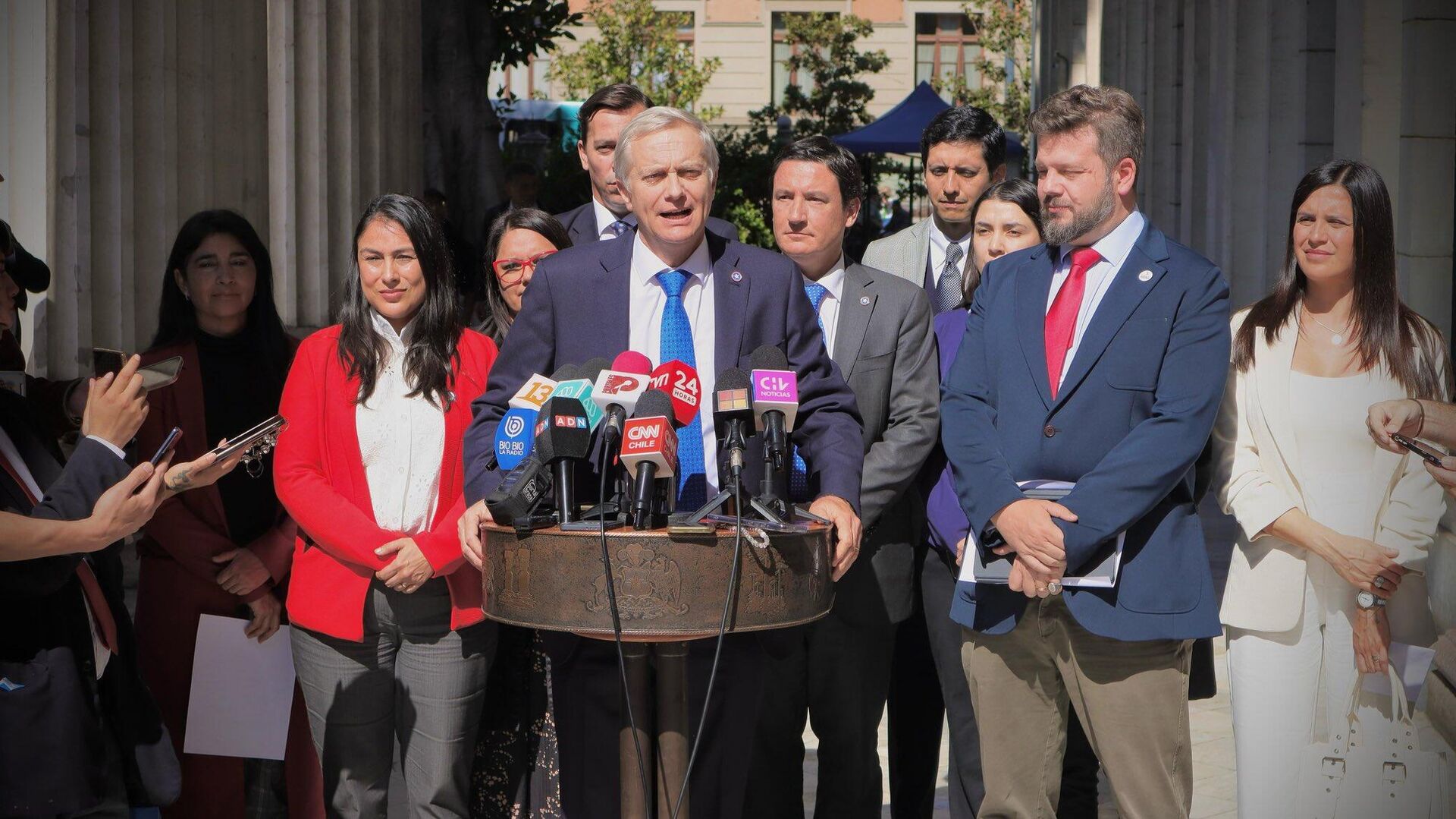 Los candidatos a la Presidencia de Chile, José Antonio Kast, y Johannes Kaiser, en rueda de prensa tras un acuerdo político en abril de 2025 Los candidatos a la Presidencia de Chile, José Antonio Kast, y Johannes Kaiser, en rueda de prensa tras un acuerdo político en abril de 2025 - Sputnik Mundo, 1920, 23.04.2025