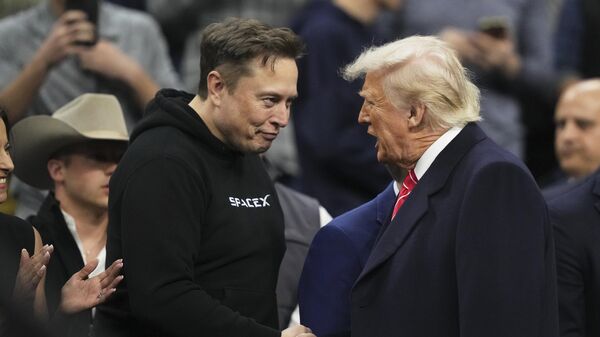 El multimillonario Elon Musk y el presidente de EEUU, Donald Trump - Sputnik Mundo
