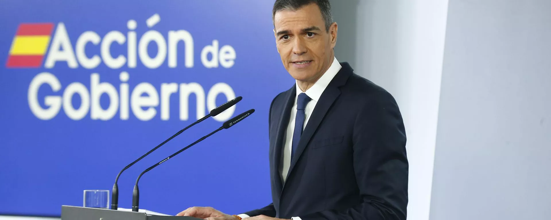 El presidente del Gobierno, Pedro Sánchez, durante la rueda de prensa tras la reunión del Consejo de Ministros, en la que presentó el Plan Industrial y Tecnológico para la Seguridad y la Defensa - Sputnik Mundo, 1920, 24.04.2025