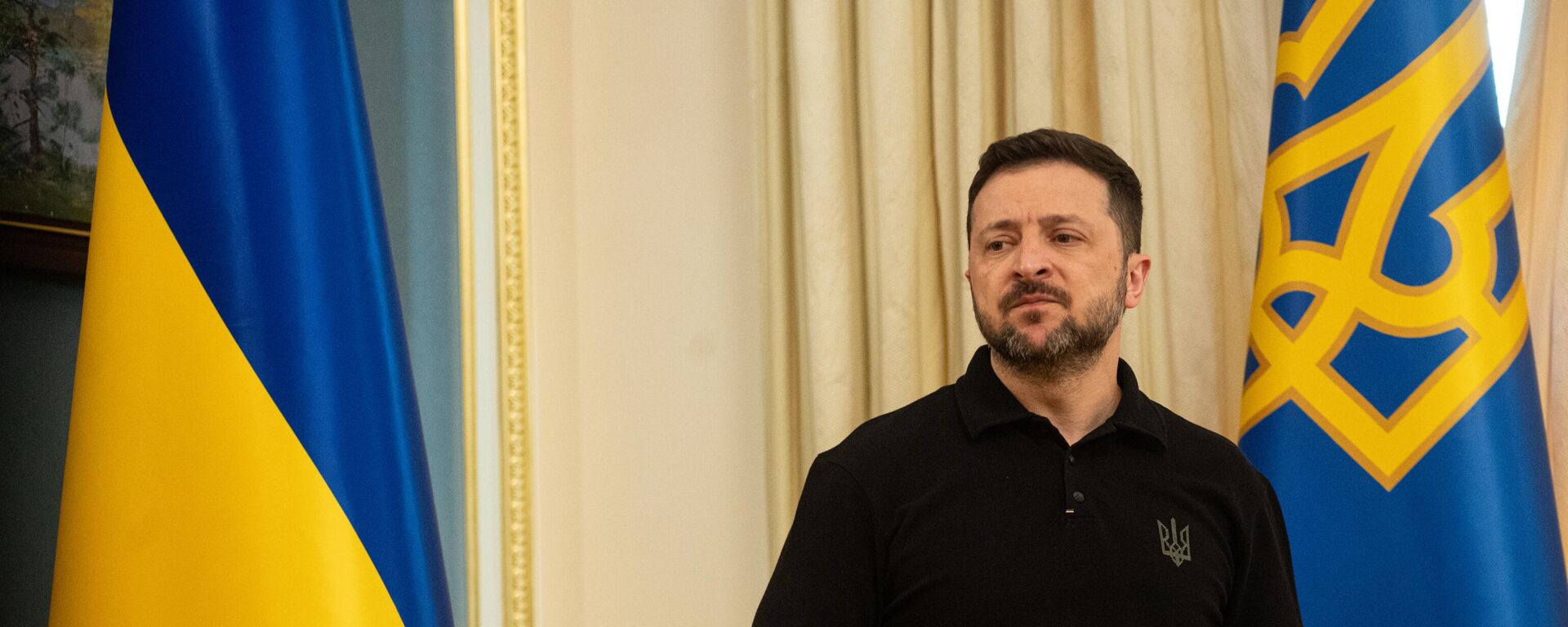 Volodímir Zelenski pronuncia un discurso durante una conferencia de prensa en Kiev, Ucrania, el 22 de abril de 2025  - Sputnik Mundo, 1920, 24.04.2025