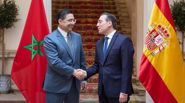 Los ministros de Exteriores de Marruecos y España, Nasser Bourita y José Manuel Albares, durante su reunión en Madrid en Jueves Santo - Sputnik Mundo