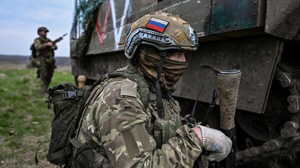 Soldados rusos en la zona de la operación militar especial en Ucrania - Sputnik Mundo