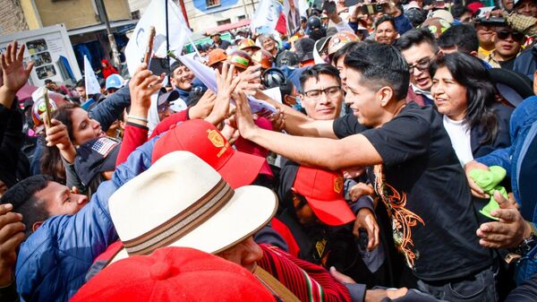 El presidente del Senado de Bolivia, Andrónico Rodríguez, en un acto con seguidores en La Paz. - Sputnik Mundo