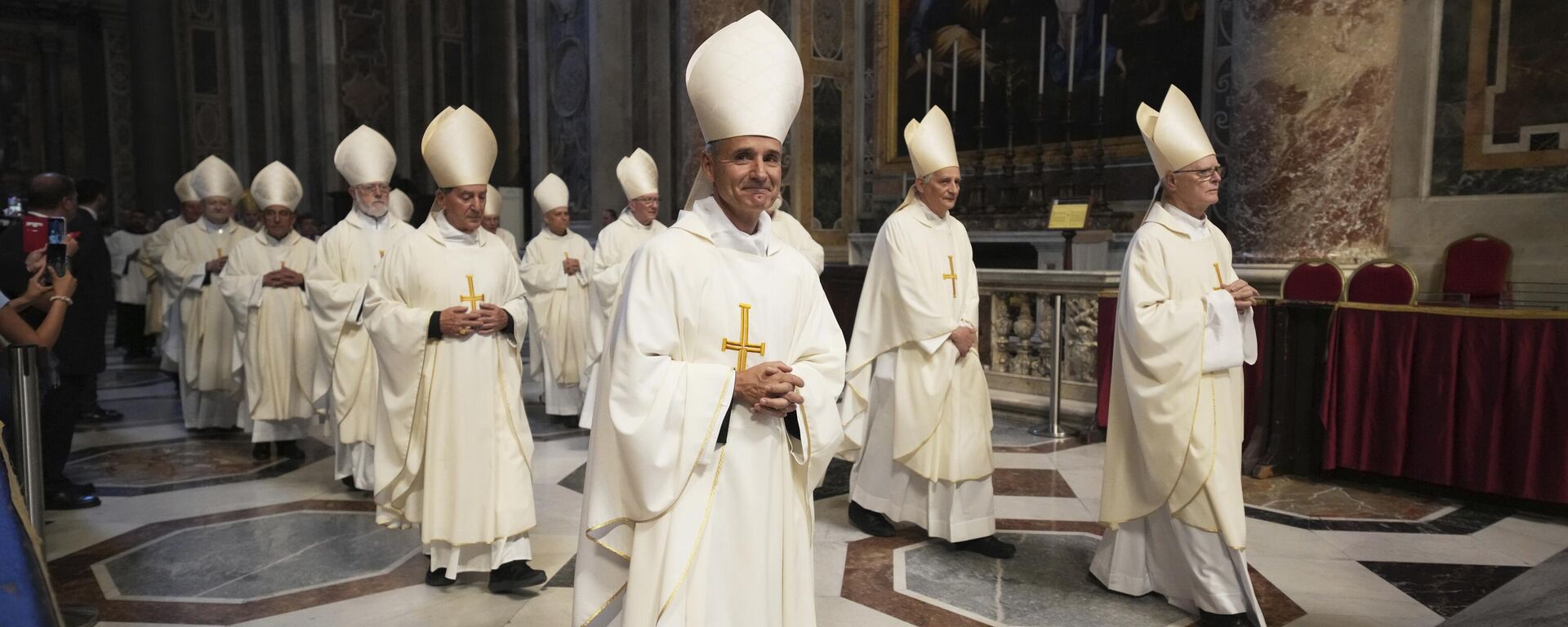 Los cardenales se alistan para participar en el cónclave. - Sputnik Mundo, 1920, 04.05.2025