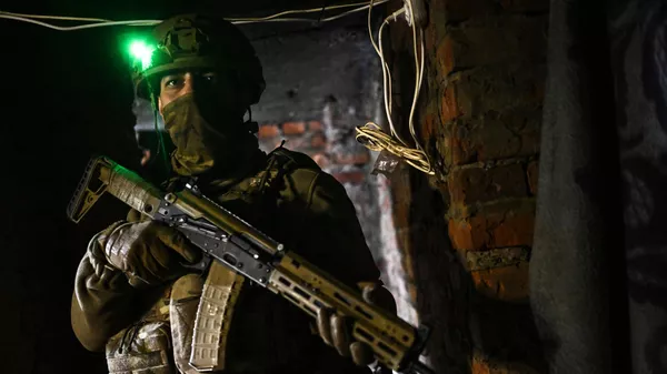 Soldado ruso en la zona de la operación militar especial  - Sputnik Mundo
